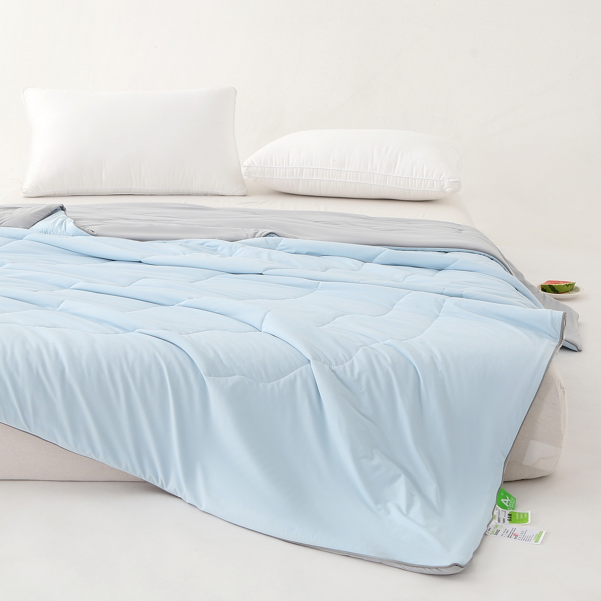 91家纺网 家纺一手货源 找家纺 亚龙工厂店 2026新款某岛同款云母冰丝凉感瓜瓜被 天蓝+灰色