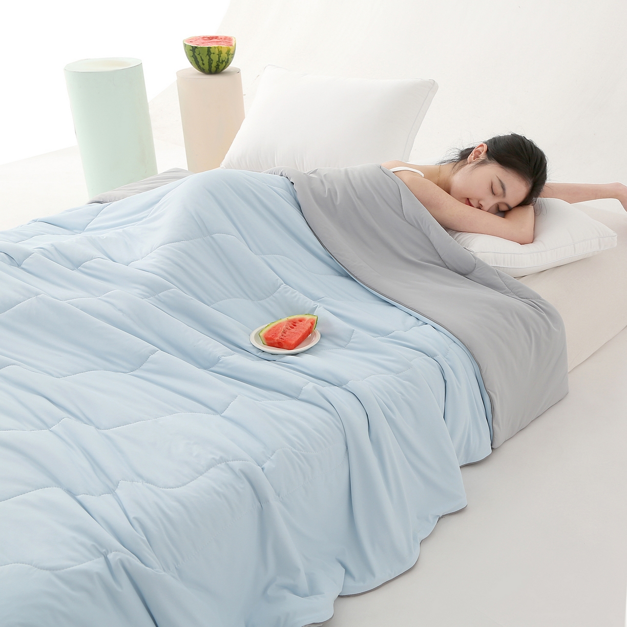 91家纺网 家纺一手货源 找家纺 亚龙工厂店 2026新款某岛同款云母冰丝凉感瓜瓜被 天蓝+灰色