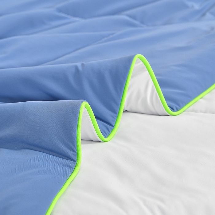 91家纺网 家纺一手货源 找家纺 亚龙工厂店 2026新款某岛同款云母冰丝凉感瓜瓜被 海盐波波-蓝拼灰