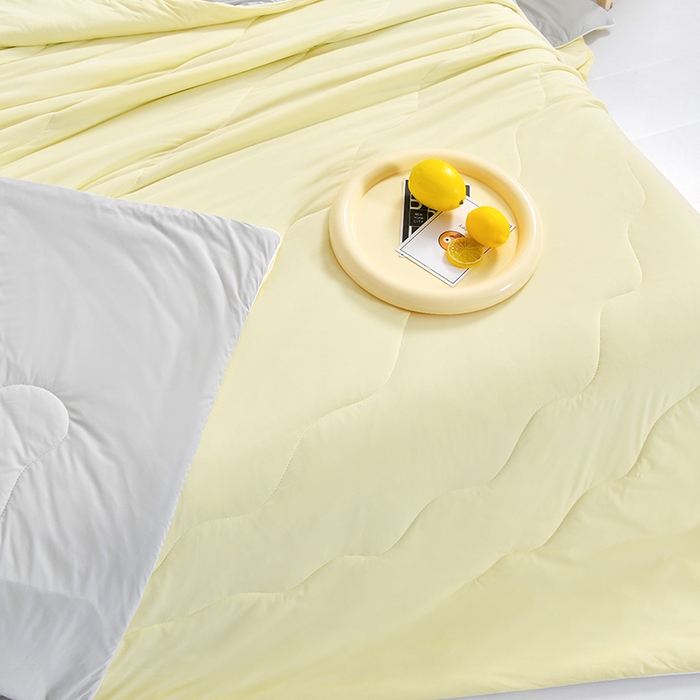 91家纺网 家纺一手货源 找家纺 亚龙工厂店 2026新款某岛同款云母冰丝凉感瓜瓜被 清爽柠檬-黄拼灰