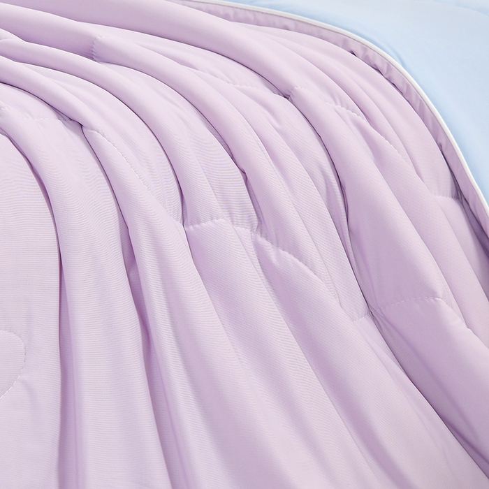 91家纺网 家纺一手货源 找家纺 亚龙工厂店 2026新款某岛同款云母冰丝凉感瓜瓜被 芋泥冰淇淋-紫拼蓝