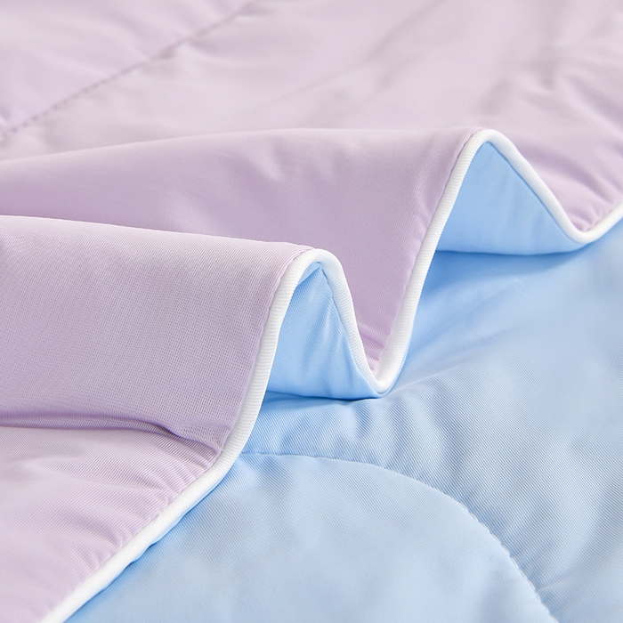 91家纺网 家纺一手货源 找家纺 亚龙工厂店 2026新款某岛同款云母冰丝凉感瓜瓜被 芋泥冰淇淋-紫拼蓝