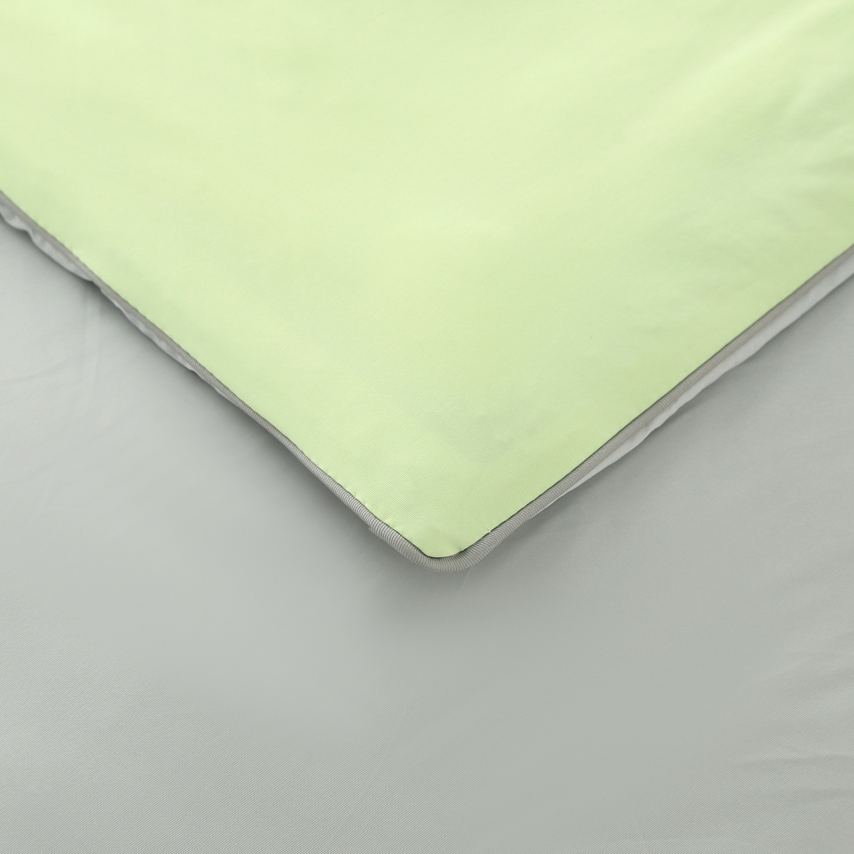 91家纺网 家纺一手货源 找家纺 亚龙工厂店 2026新款某岛同款云母冰丝凉感瓜瓜被 果绿+灰色