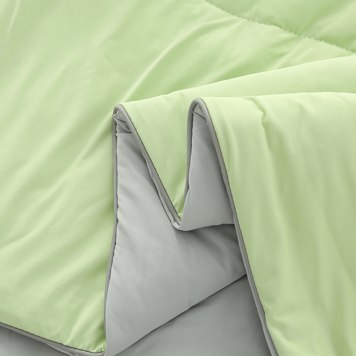 91家纺网 家纺一手货源 找家纺 亚龙工厂店 2026新款某岛同款云母冰丝凉感瓜瓜被 果绿+灰色