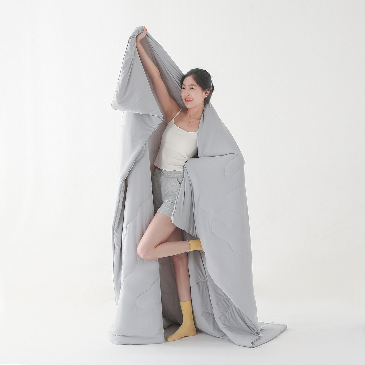 91家纺网 家纺一手货源 找家纺 亚龙工厂店 2026新款某岛同款云母冰丝凉感瓜瓜被 灰色