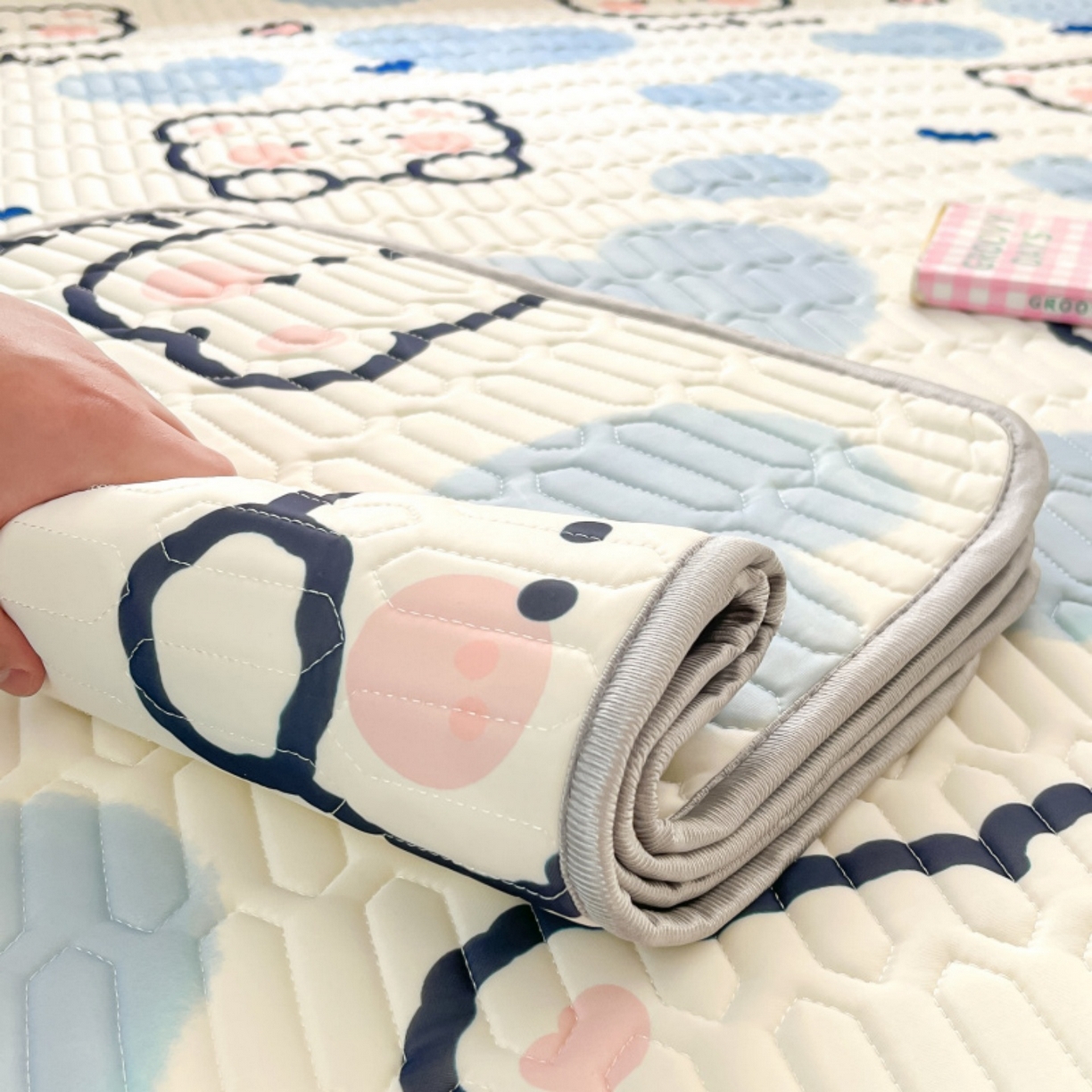 91家纺网 家纺一手货源 找家纺 川悦生活 2026春夏新款凉感丝凉席凉席席子 嘟嘟小熊