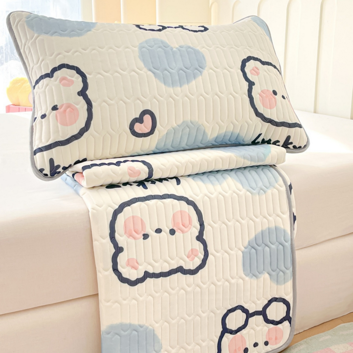 91家纺网 家纺一手货源 找家纺 川悦生活 2026春夏新款凉感丝凉席凉席席子 嘟嘟小熊