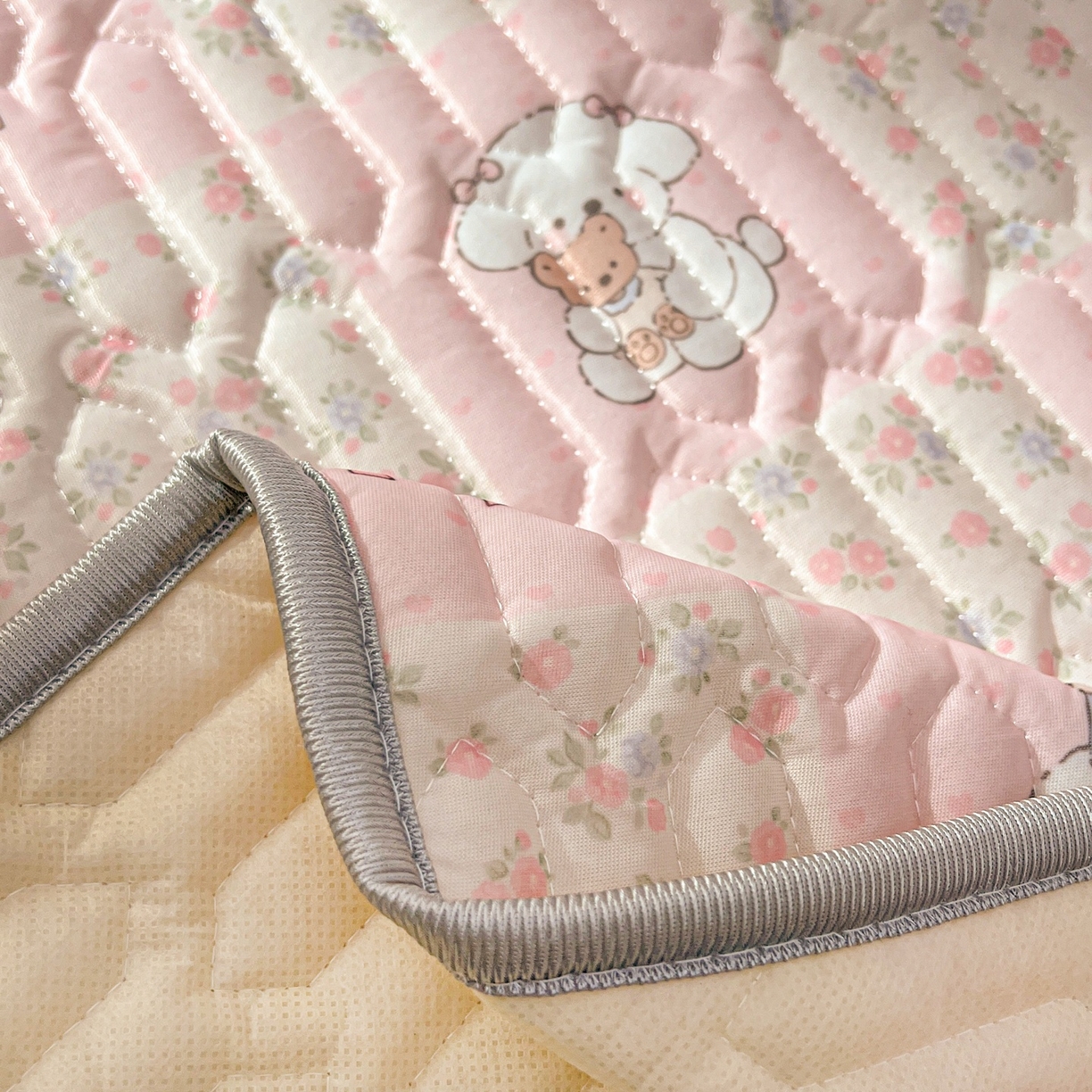 91家纺网 家纺一手货源 找家纺 川悦生活 2026春夏新款凉感丝凉席凉席席子 粉格甜汪