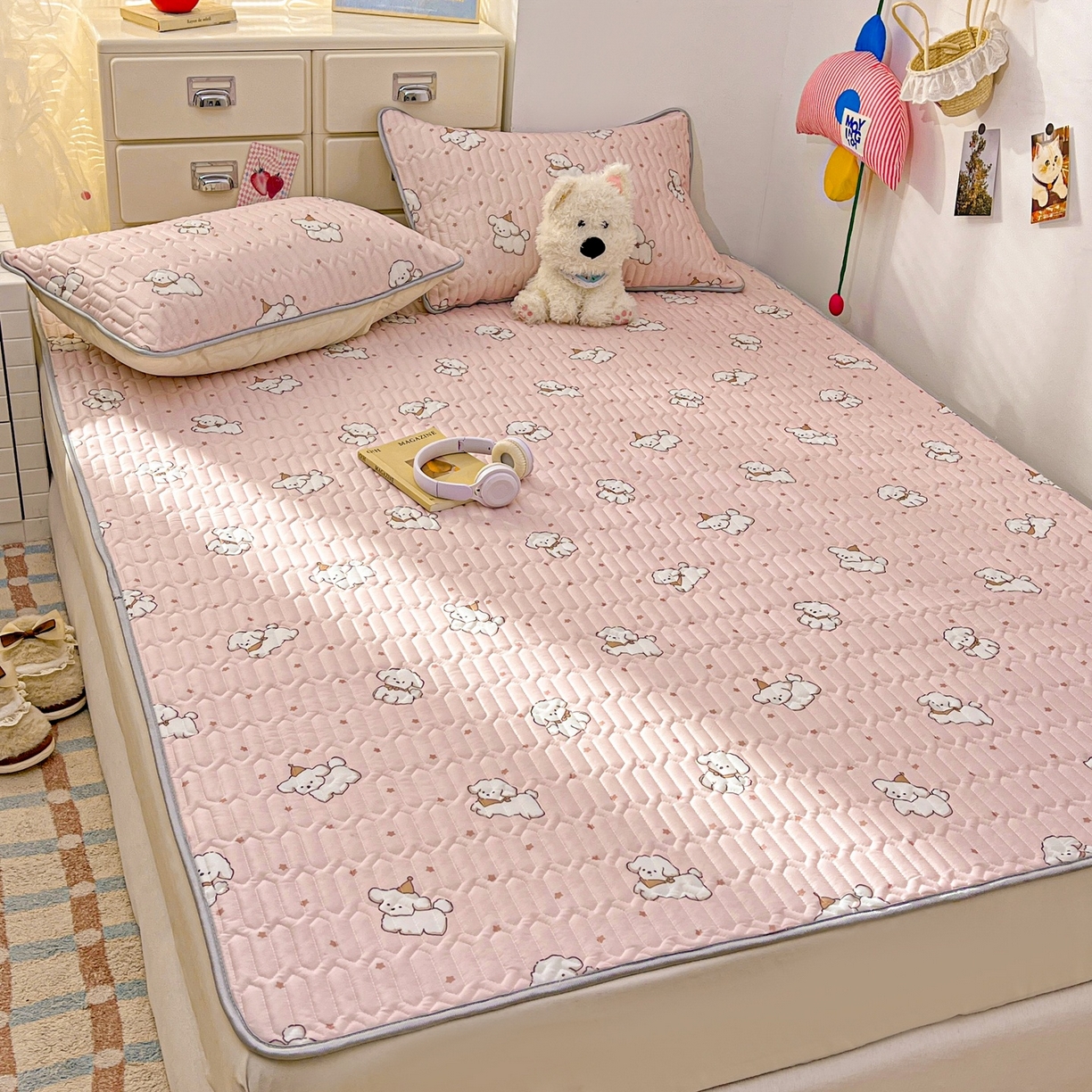 91家纺网 家纺一手货源 找家纺 川悦生活 2026春夏新款凉感丝凉席凉席席子 粉糯奶狗