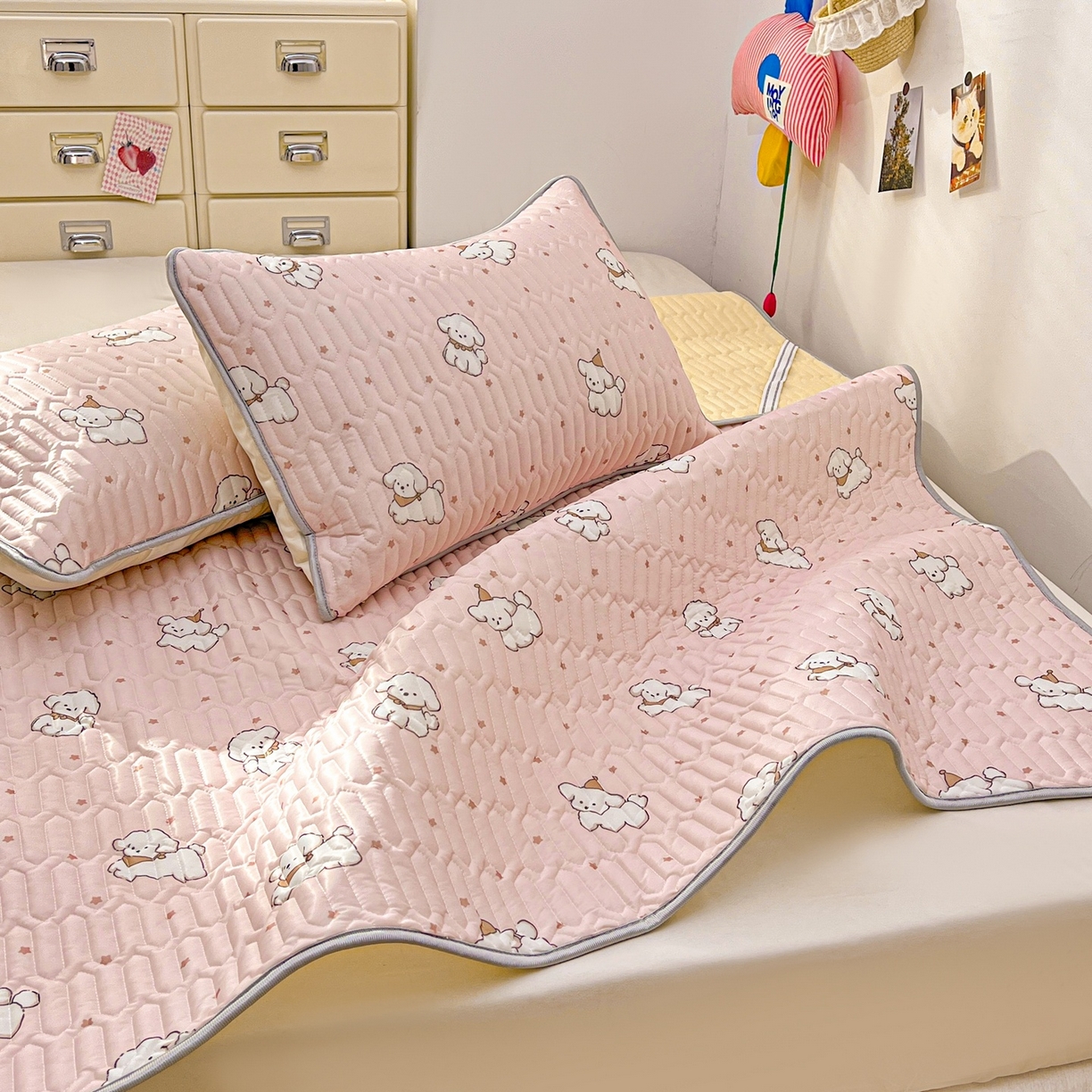 91家纺网 家纺一手货源 找家纺 川悦生活 2026春夏新款凉感丝凉席凉席席子 粉糯奶狗