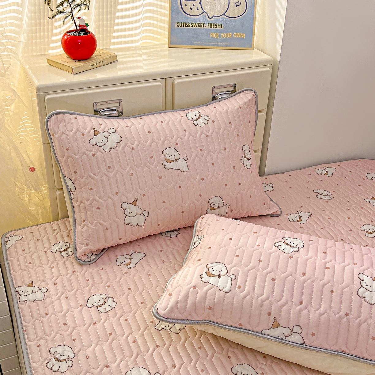 91家纺网 家纺一手货源 找家纺 川悦生活 2026春夏新款凉感丝凉席凉席席子 粉糯奶狗