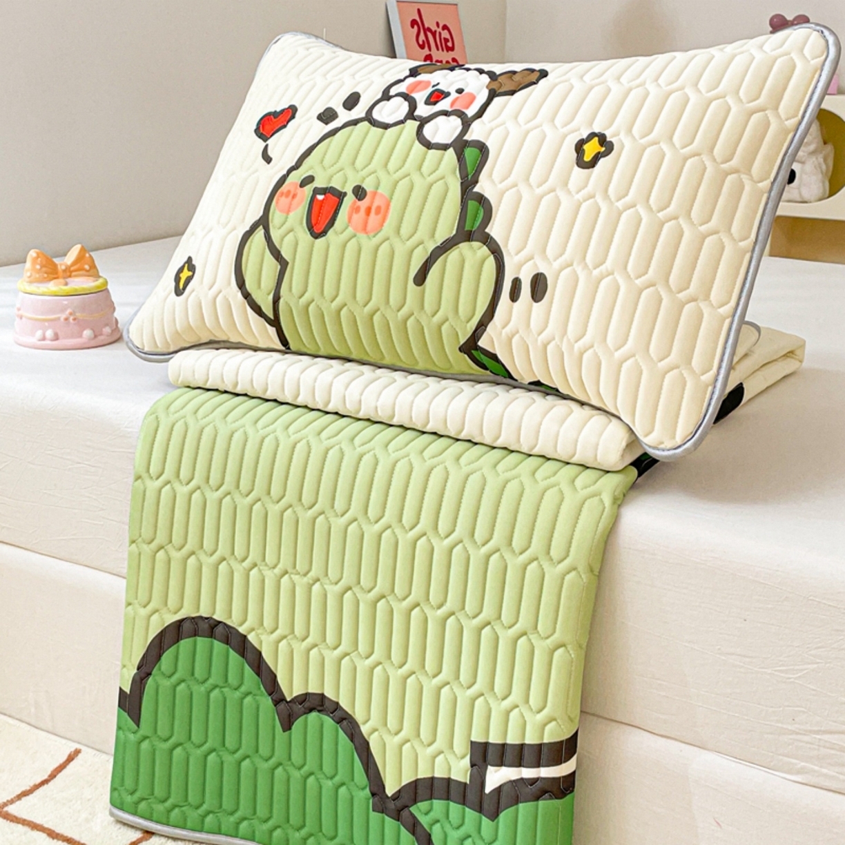 91家纺网 家纺一手货源 找家纺 川悦生活 2026春夏新款凉感丝凉席凉席席子 哈哈恐龙