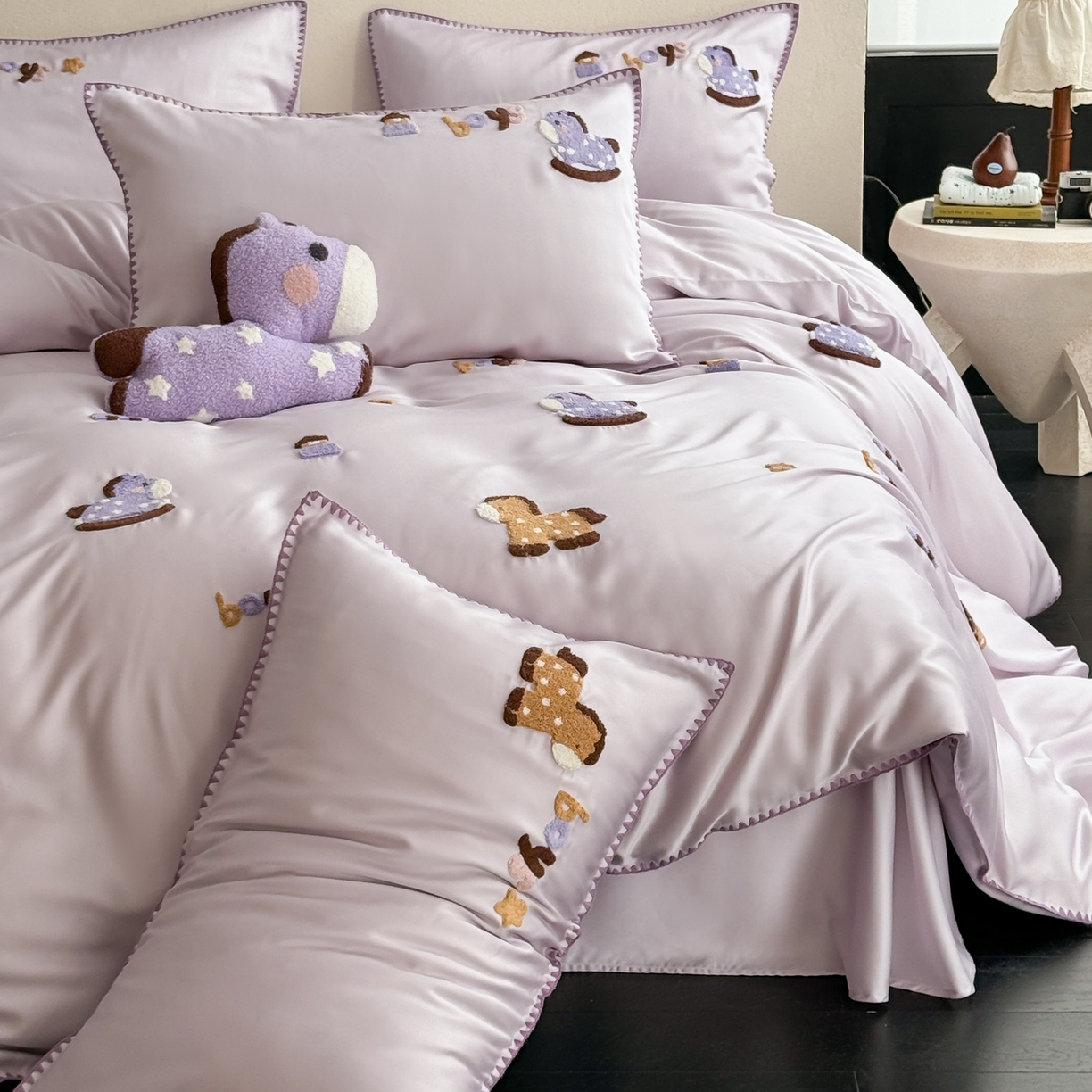 91家纺网 家纺一手货源 找家纺 （总）FORTWO家纺原创设计（FOR TWO家纺） 2026新款60天丝毛巾绣贝壳针四件套-摇摇马