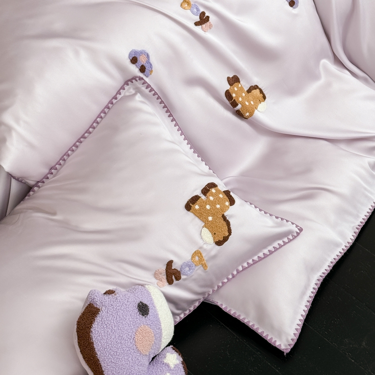 91家纺网 家纺一手货源 找家纺 （总）FORTWO家纺原创设计（FOR TWO家纺） 2026新款60天丝毛巾绣贝壳针四件套-摇摇马