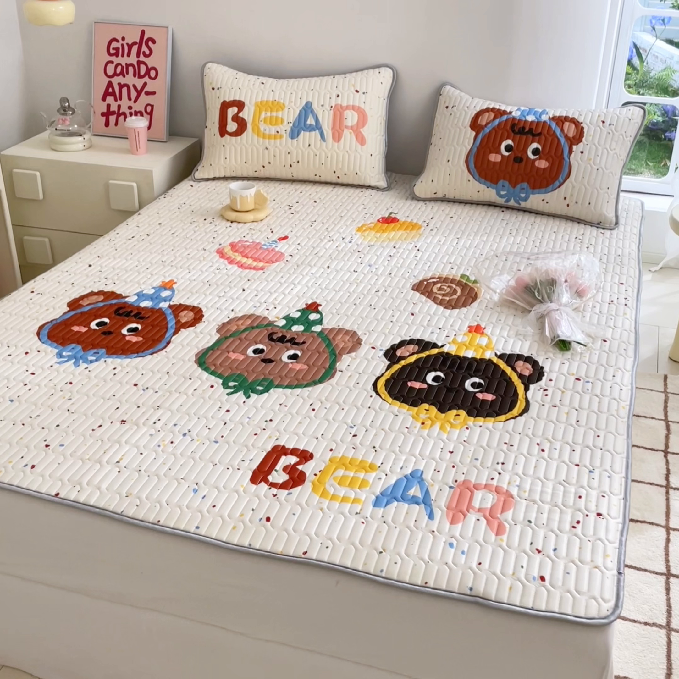 91家纺网 家纺一手货源 找家纺 川悦生活 2026春夏新款凉感丝凉席凉席席子 快乐熊仔