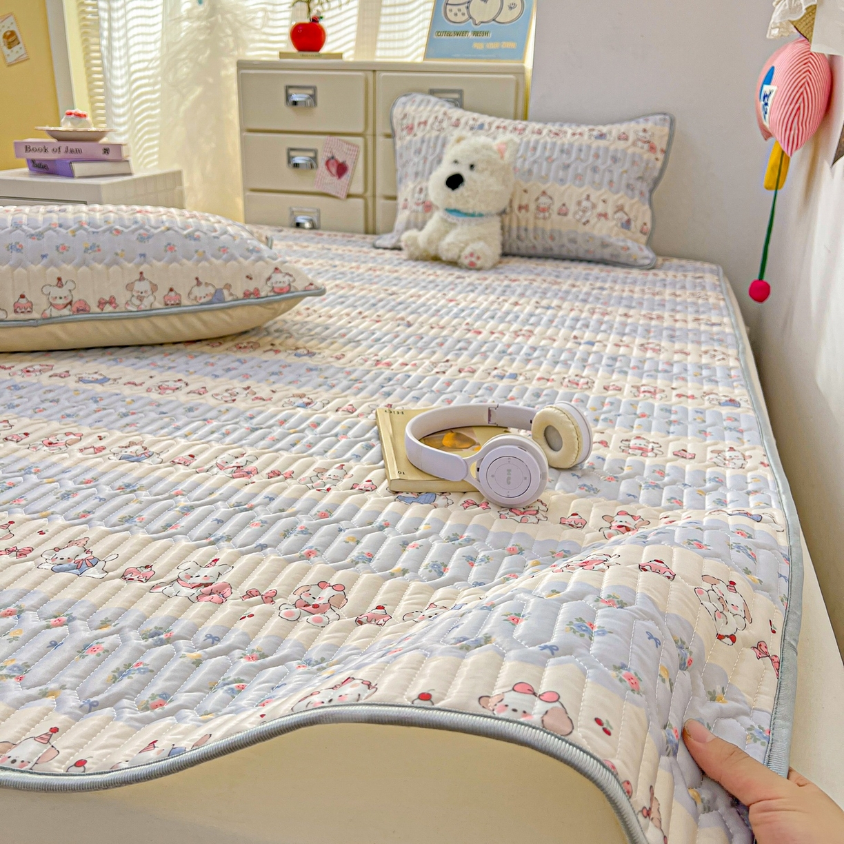 91家纺网 家纺一手货源 找家纺 川悦生活 2026春夏新款凉感丝凉席凉席席子 蓝甜萌宠