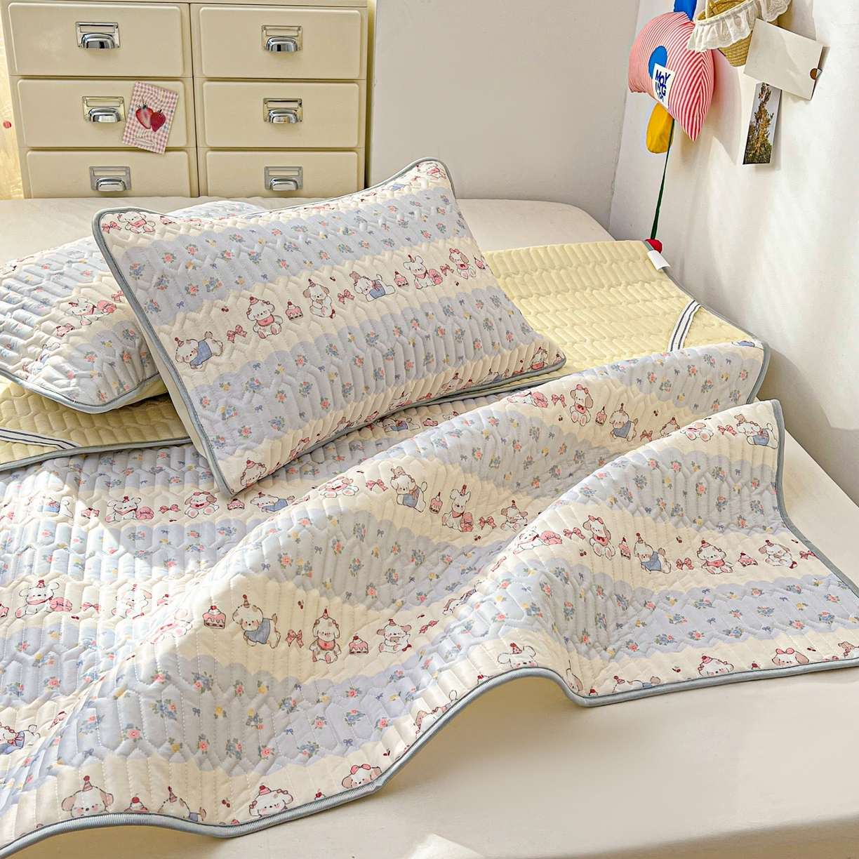 91家纺网 家纺一手货源 找家纺 川悦生活 2026春夏新款凉感丝凉席凉席席子 蓝甜萌宠