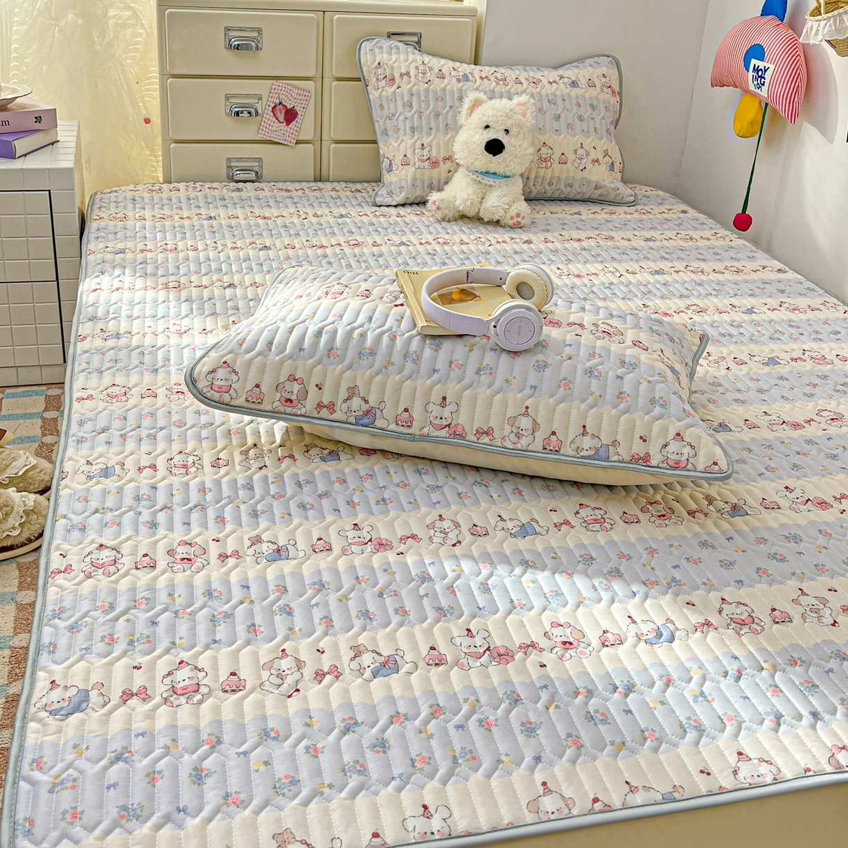 91家纺网 家纺一手货源 找家纺 川悦生活 2026春夏新款凉感丝凉席凉席席子 蓝甜萌宠