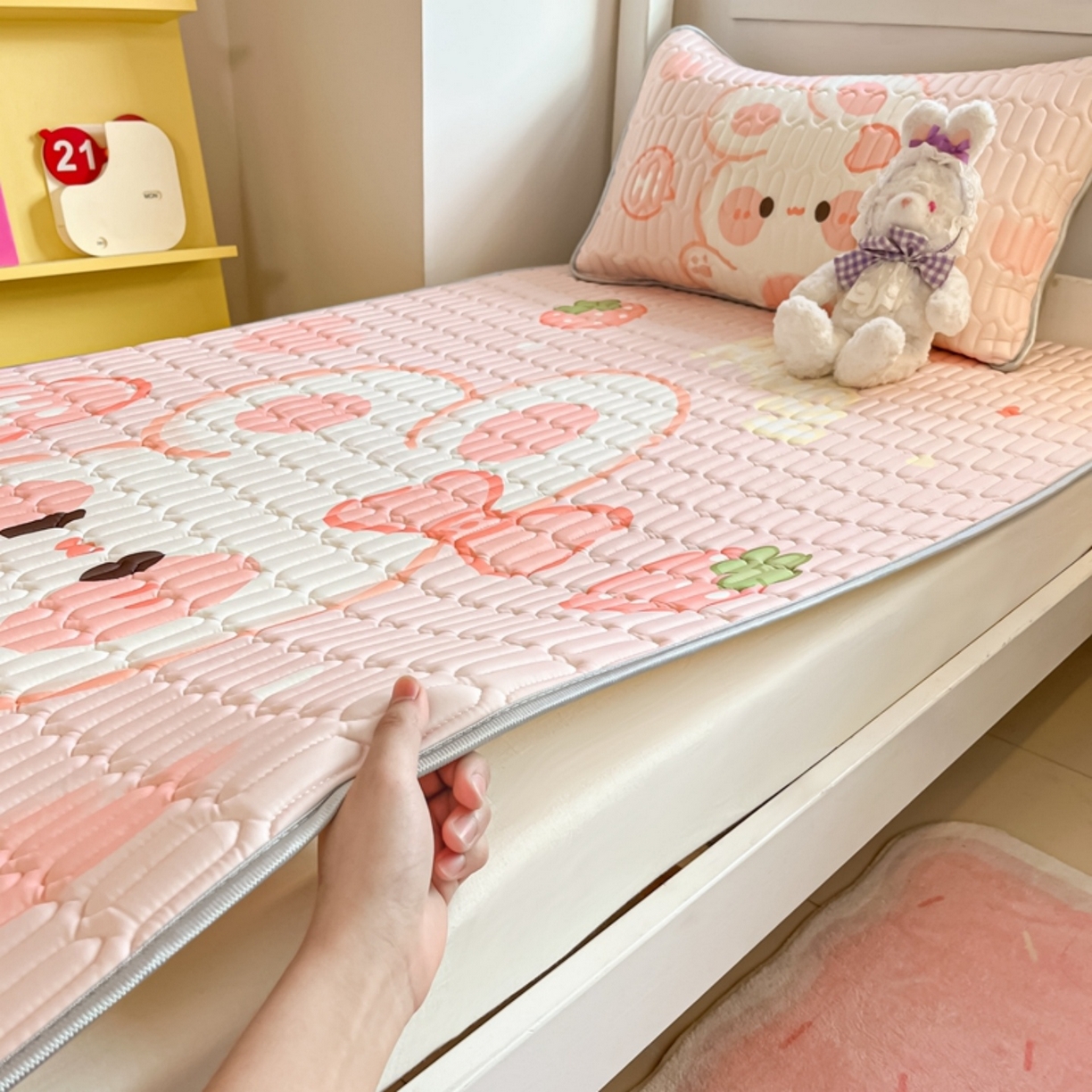 91家纺网 家纺一手货源 找家纺 川悦生活 2026春夏新款凉感丝凉席凉席席子 蜜莓小兔