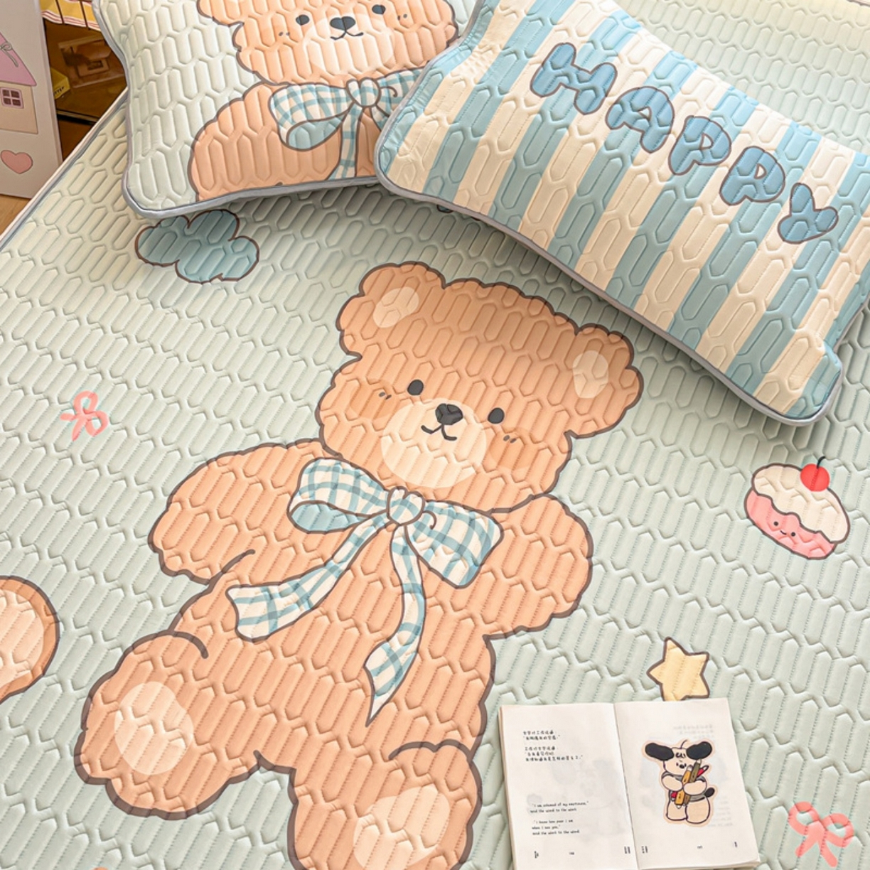 91家纺网 家纺一手货源 找家纺 川悦生活 2026春夏新款凉感丝凉席凉席席子 奶芙熊仔