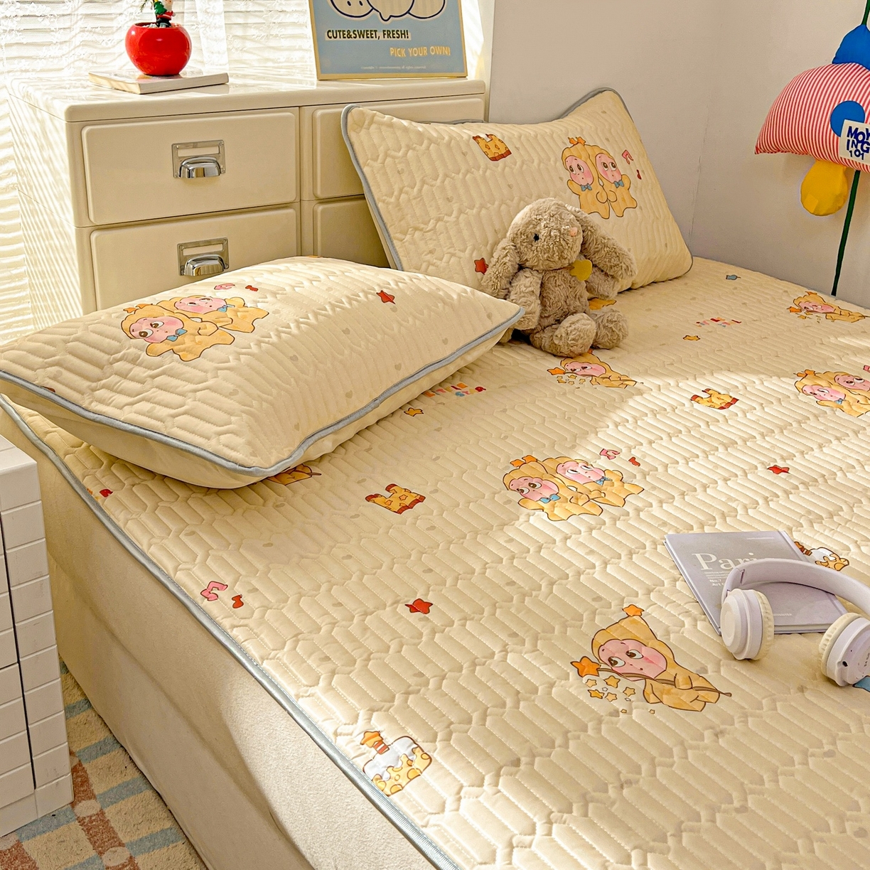 91家纺网 家纺一手货源 找家纺 川悦生活 2026春夏新款凉感丝凉席凉席席子 奶黄萌宝