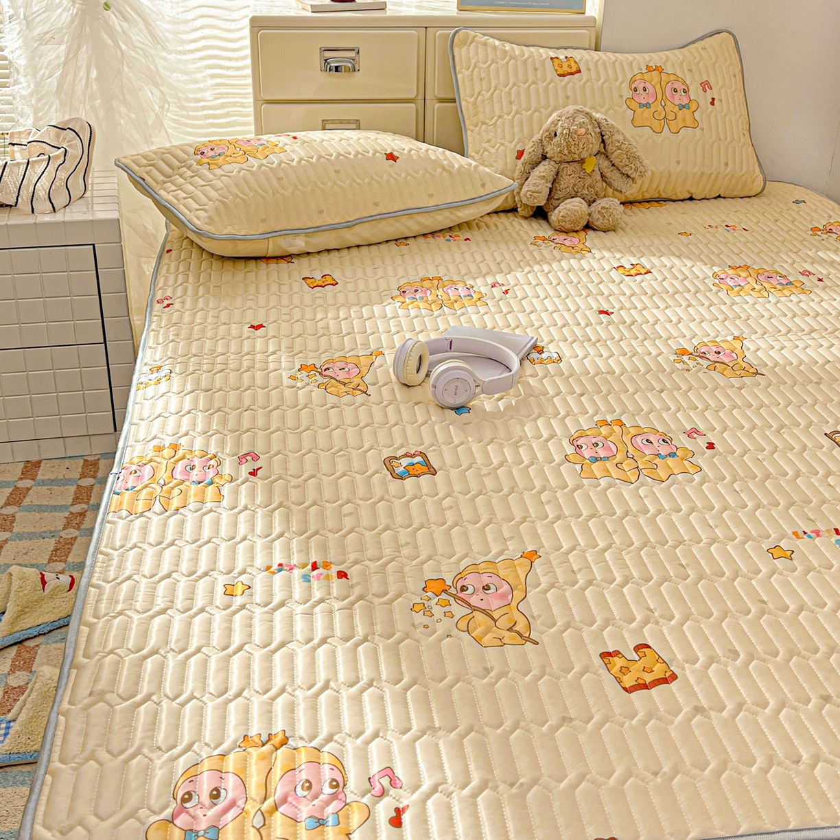 91家纺网 家纺一手货源 找家纺 川悦生活 2026春夏新款凉感丝凉席凉席席子 奶黄萌宝