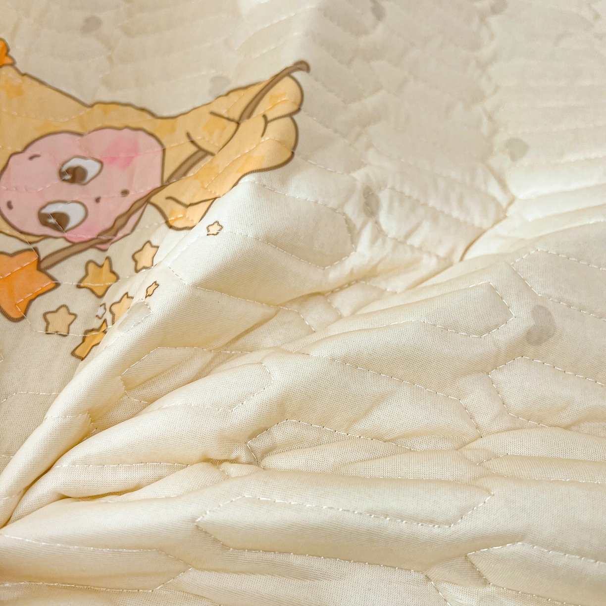 91家纺网 家纺一手货源 找家纺 川悦生活 2026春夏新款凉感丝凉席凉席席子 奶黄萌宝