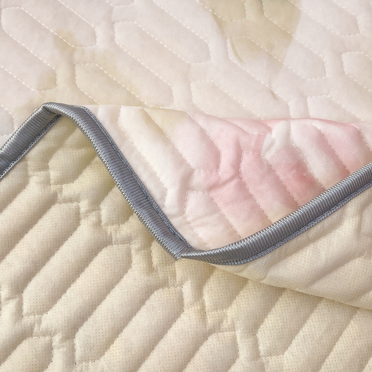 91家纺网 家纺一手货源 找家纺 川悦生活 2026春夏新款凉感丝凉席凉席席子 水彩花海