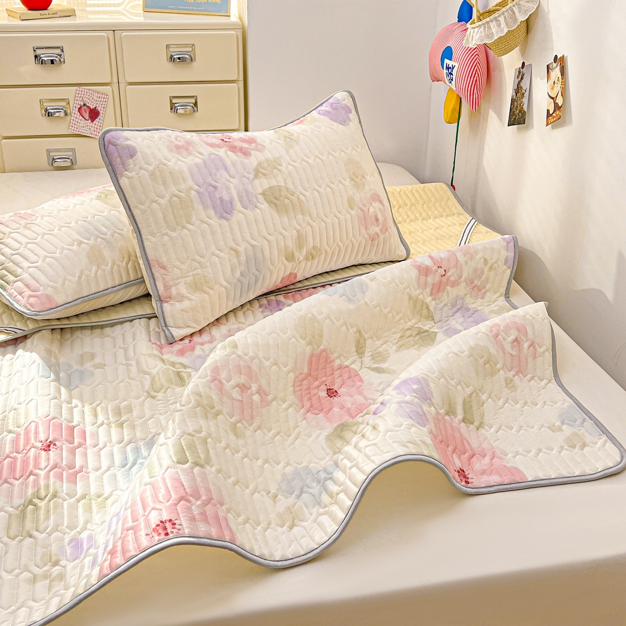 91家纺网 家纺一手货源 找家纺 川悦生活 2026春夏新款凉感丝凉席凉席席子 水彩花海