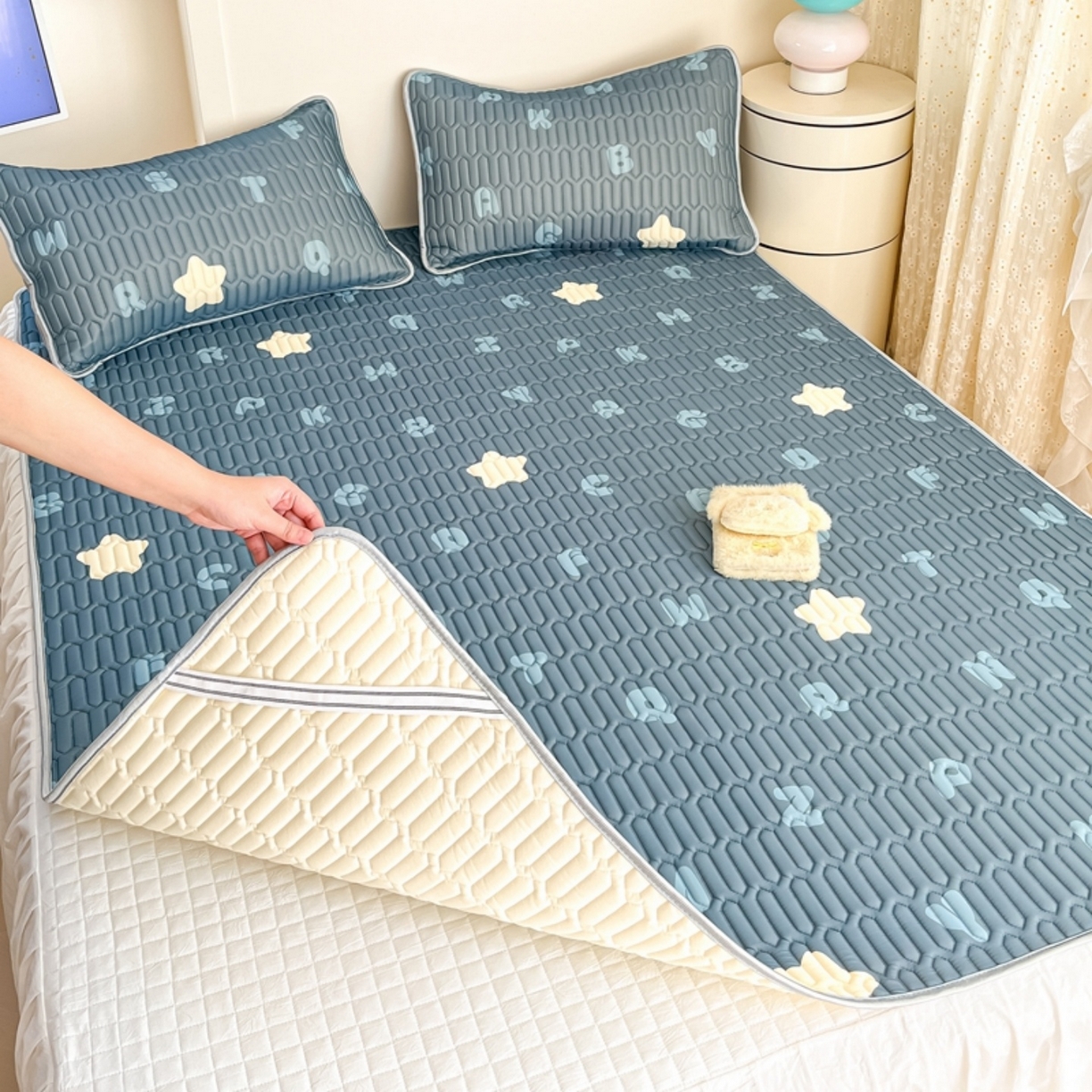 91家纺网 家纺一手货源 找家纺 川悦生活 2026春夏新款凉感丝凉席凉席席子 星星睡了