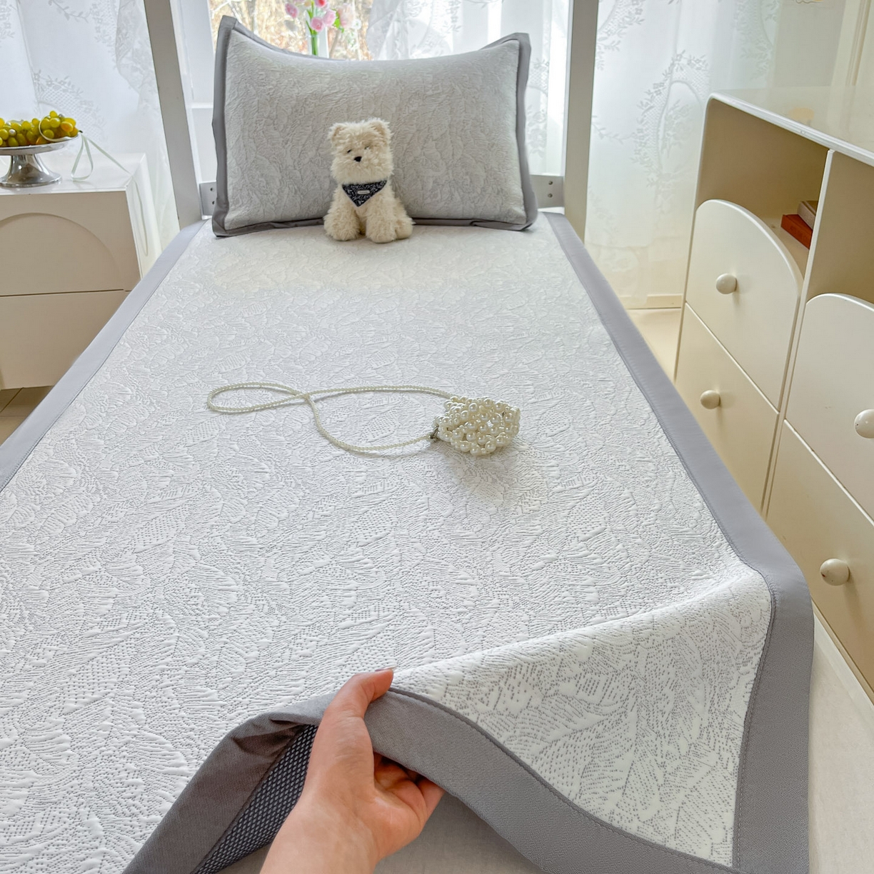 91家纺网 家纺一手货源 找家纺 川悦生活 2026新款凉感凉豆豆学生宿舍软席 夏季岛屿-月银