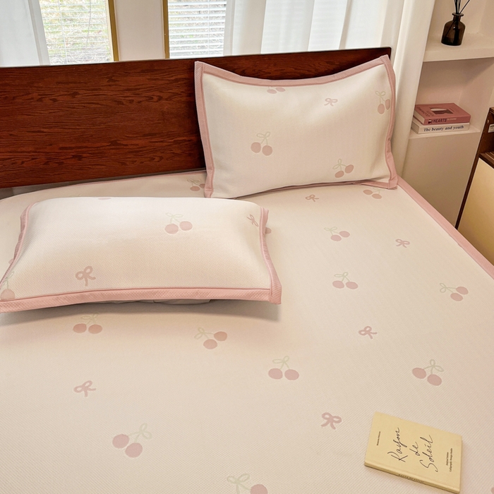 91家纺网 家纺一手货源 找家纺 川悦生活 2026新款PE凉感提花豆豆席平铺款三件套 樱桃果塔