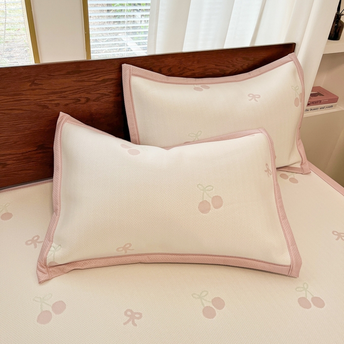 91家纺网 家纺一手货源 找家纺 川悦生活 2026新款PE凉感提花豆豆席平铺款三件套 樱桃果塔