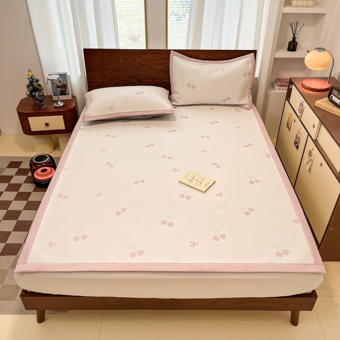 91家纺网 家纺一手货源 找家纺 川悦生活 2026新款PE凉感提花豆豆席平铺款三件套 樱桃果塔