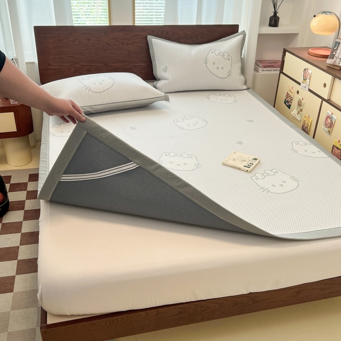 91家纺网 家纺一手货源 找家纺 川悦生活 2026新款PE凉感提花豆豆席平铺款三件套 爱心猫咪-月白