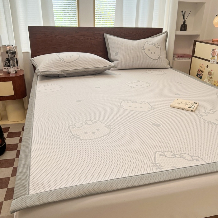 91家纺网 家纺一手货源 找家纺 川悦生活 2026新款PE凉感提花豆豆席平铺款三件套 爱心猫咪-月白