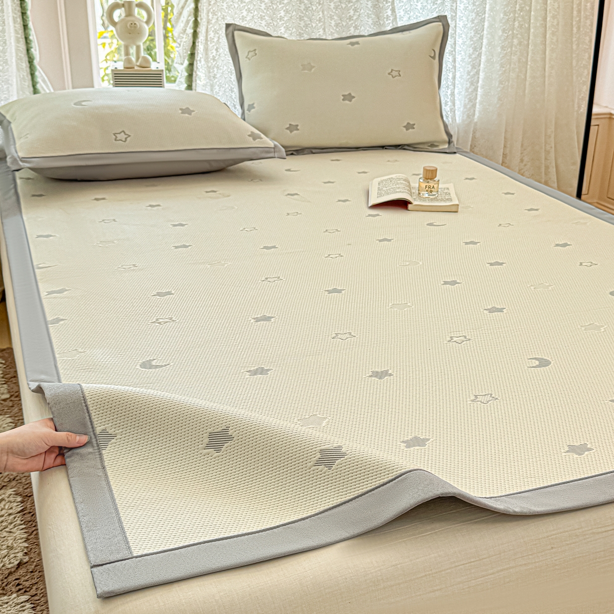 91家纺网 家纺一手货源 找家纺 川悦生活 2026新款PE凉感提花豆豆席平铺款三件套 奶油星月