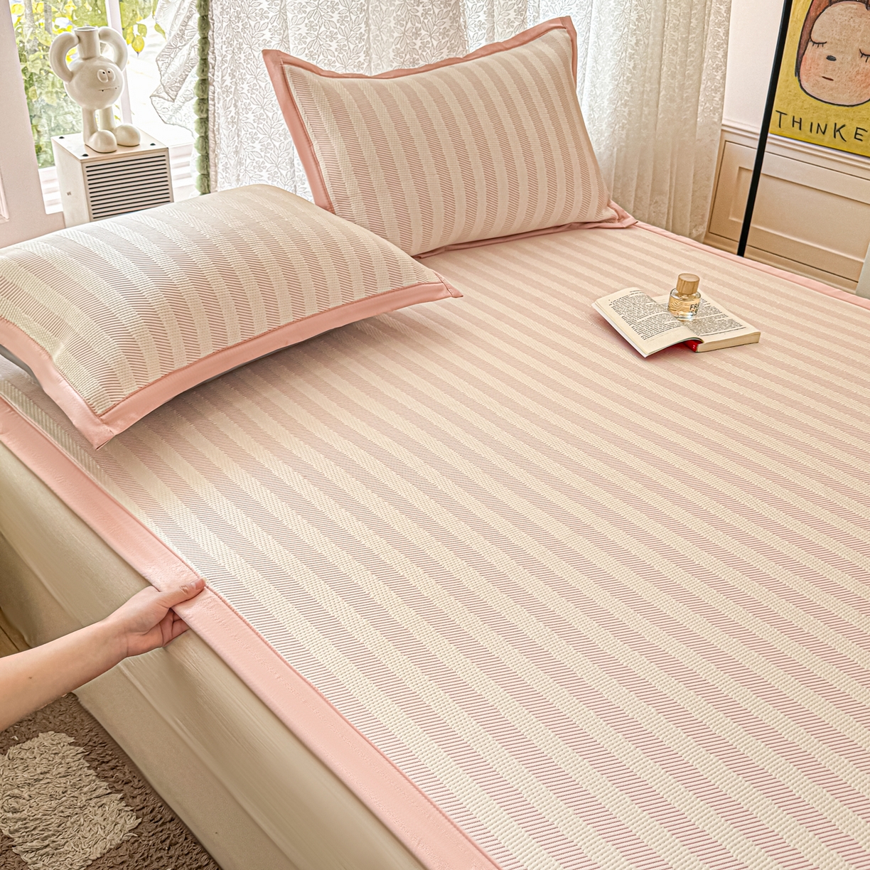 91家纺网 家纺一手货源 找家纺 川悦生活 2026新款PE凉感提花豆豆席平铺款三件套 甜心-奶粉