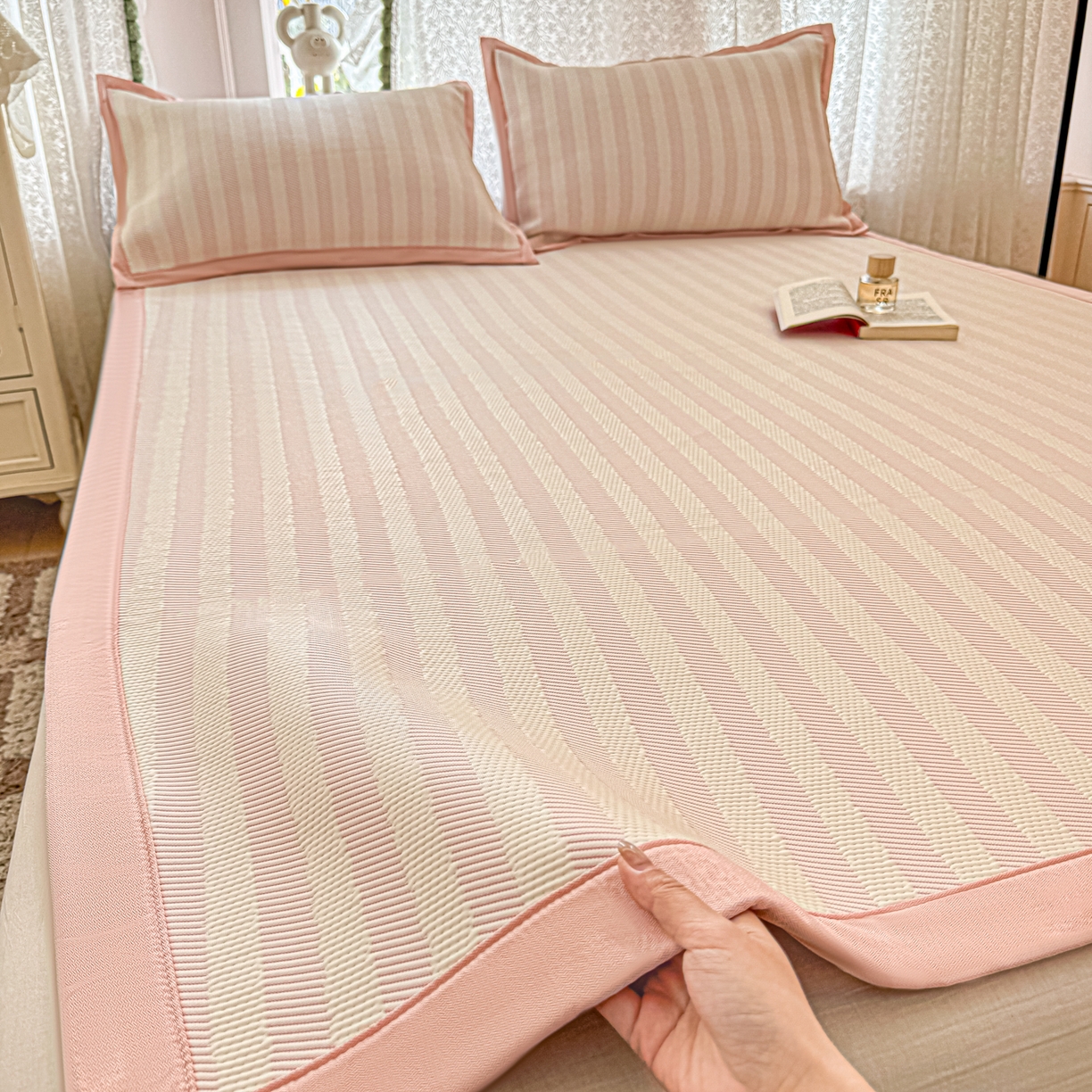 川悦生活 2026新款PE凉感提花豆豆席平铺款三件套 甜心-奶粉