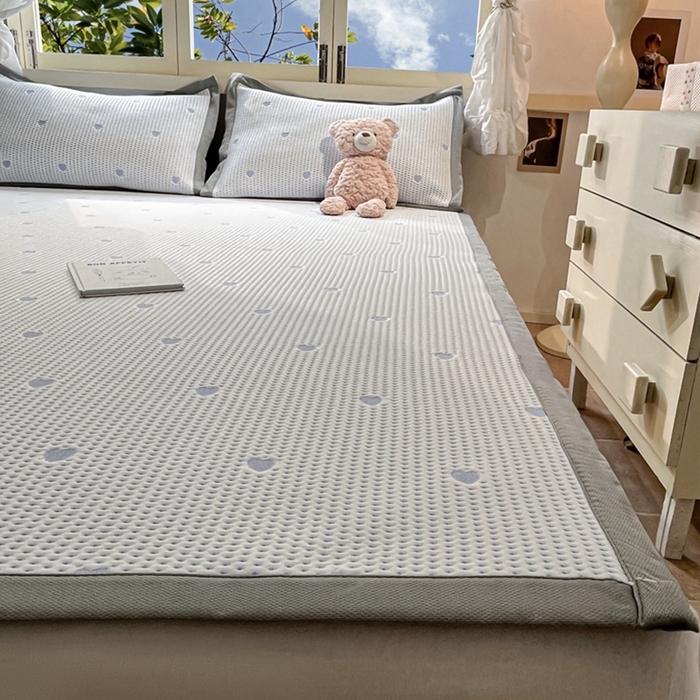 91家纺网 家纺一手货源 找家纺 川悦生活 2026新款PE凉感提花豆豆席平铺款三件套 清爽蓝调