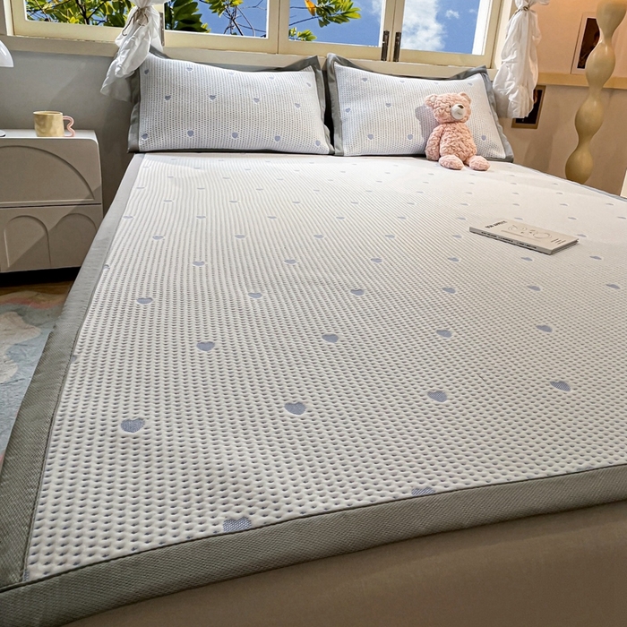 91家纺网 家纺一手货源 找家纺 川悦生活 2026新款PE凉感提花豆豆席平铺款三件套 清爽蓝调