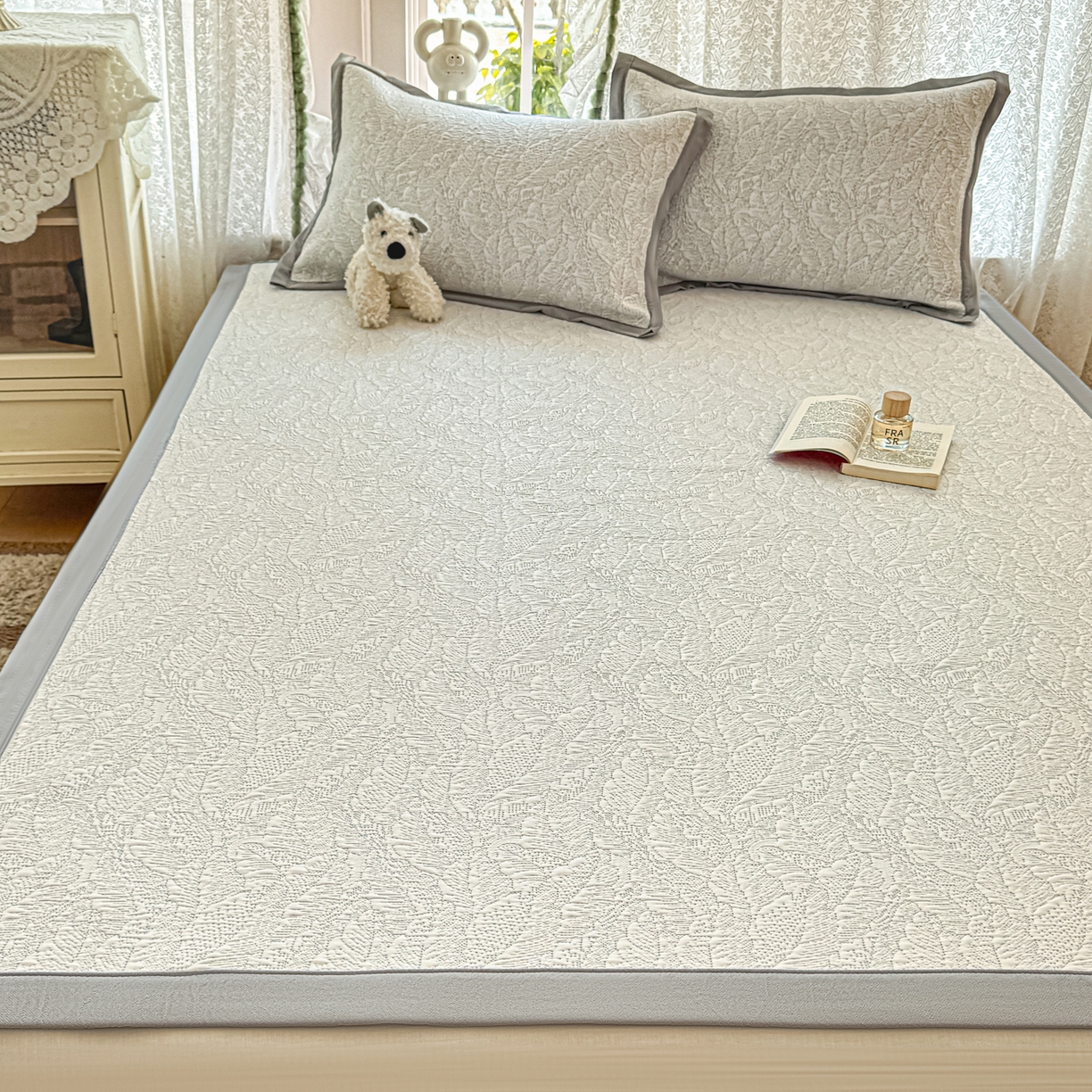 91家纺网 家纺一手货源 找家纺 川悦生活 2026新款PE凉感提花豆豆席平铺款三件套 夏季岛屿-月银