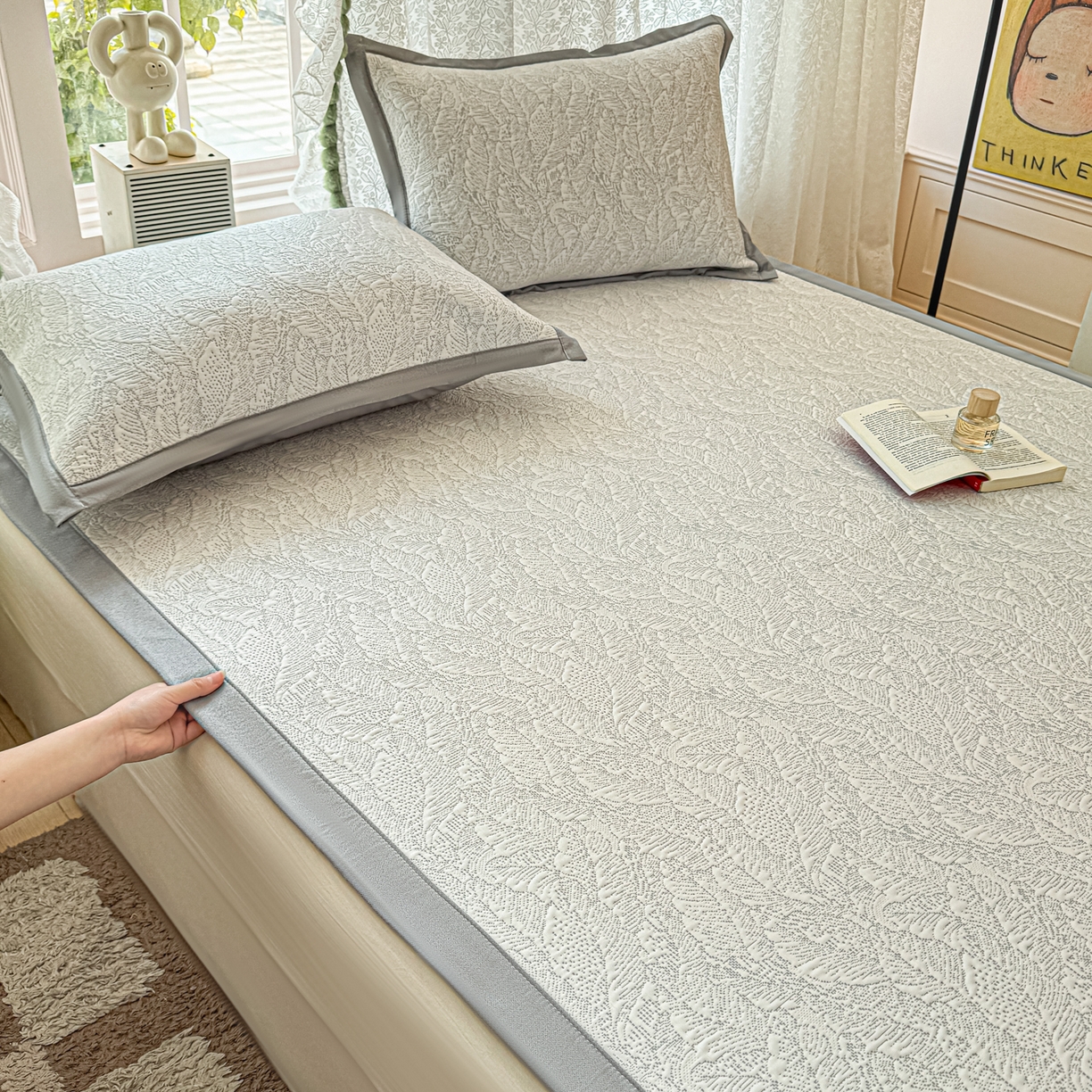 91家纺网 家纺一手货源 找家纺 川悦生活 2026新款PE凉感提花豆豆席平铺款三件套 夏季岛屿-月银