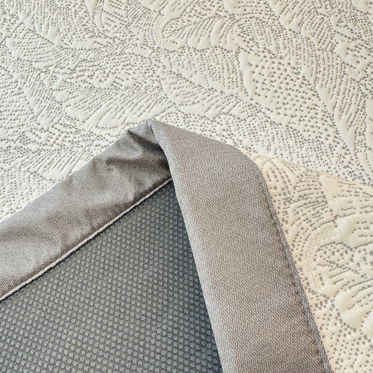 91家纺网 家纺一手货源 找家纺 川悦生活 2026新款PE凉感提花豆豆席平铺款三件套 夏季岛屿-月银