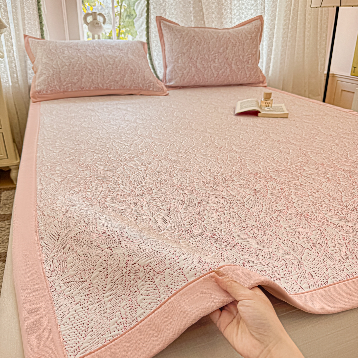 川悦生活 2026新款PE凉感提花豆豆席平铺款三件套 夏季岛屿-粉