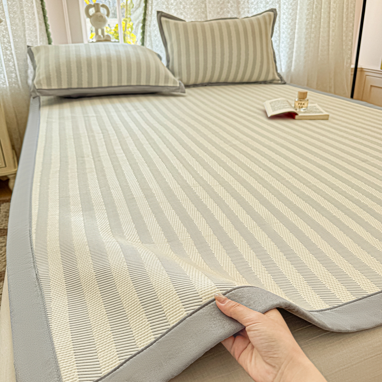 川悦生活 2026新款PE凉感提花豆豆席平铺款三件套 甜心-月灰