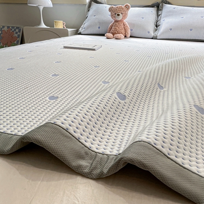 91家纺网 家纺一手货源 找家纺 川悦生活 2026新款PE凉感提花豆豆席平铺款三件套 清爽蓝调