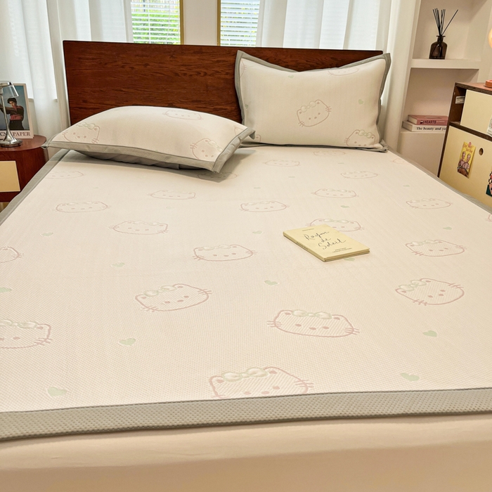 91家纺网 家纺一手货源 找家纺 川悦生活 2026新款PE凉感提花豆豆席平铺款三件套 爱心猫咪-茶青