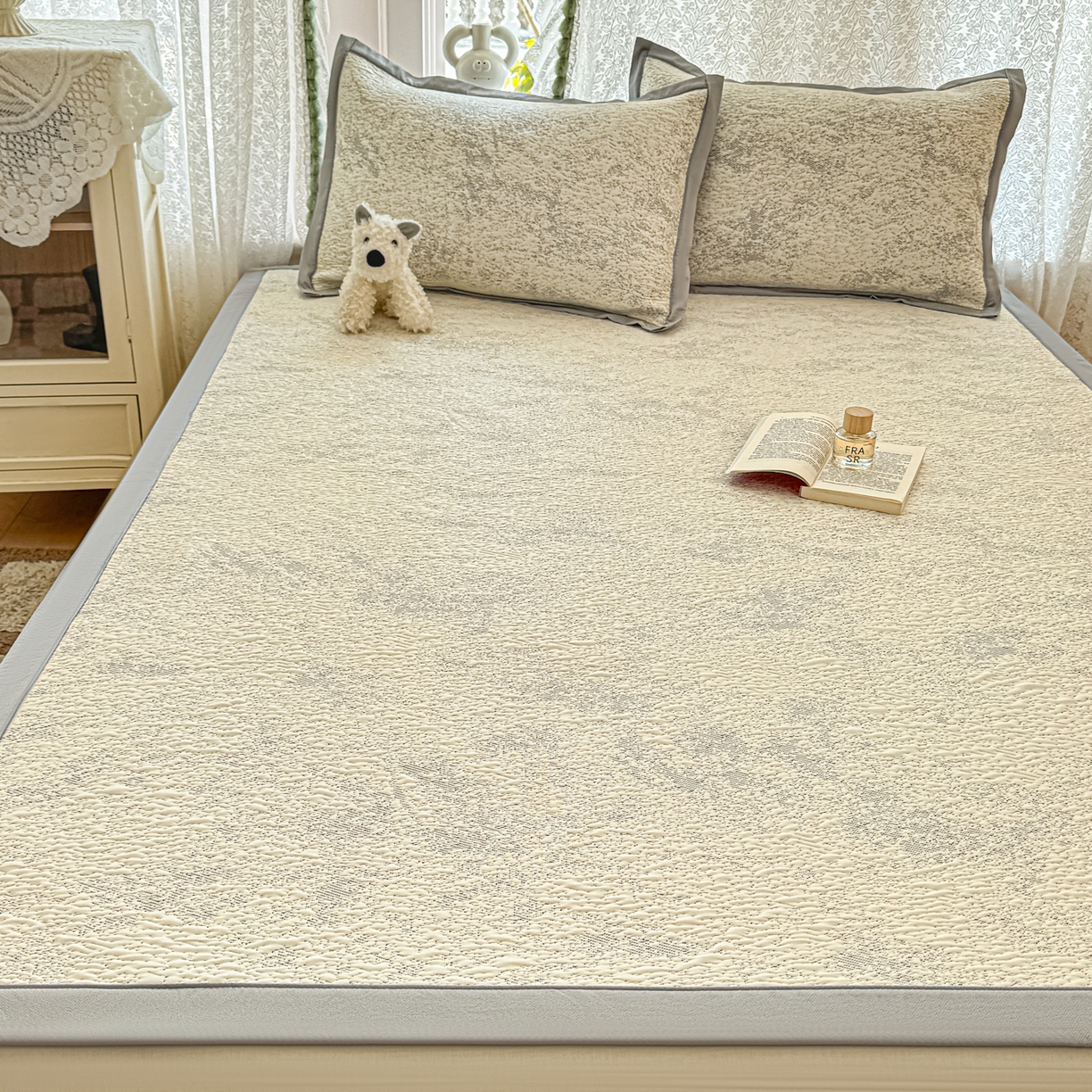 91家纺网 家纺一手货源 找家纺 川悦生活 2026新款PE凉感提花豆豆席平铺款三件套 尼尔-星灰