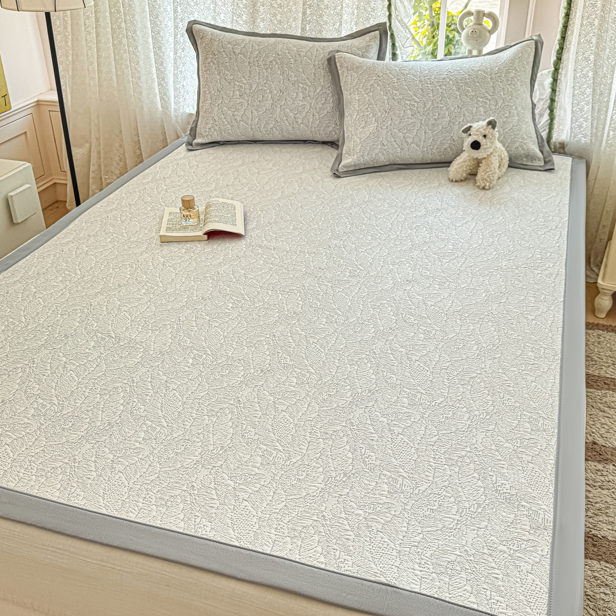 91家纺网 家纺一手货源 找家纺 川悦生活 2026新款PE凉感提花豆豆席平铺款三件套 夏季岛屿-月银